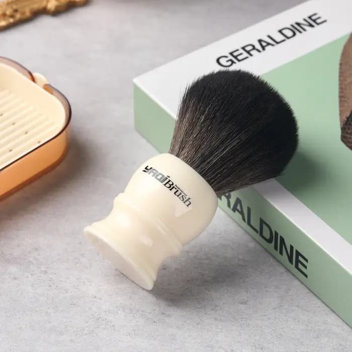 Yaqi – brosse à poils synthétiques, 30mm, avec poignée blanche et nœud noir, pour rasage