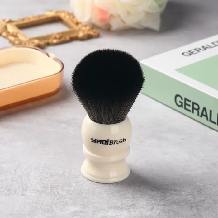 Yaqi – brosse à poils synthétiques, 30mm, avec poignée blanche et nœud noir, pour rasage