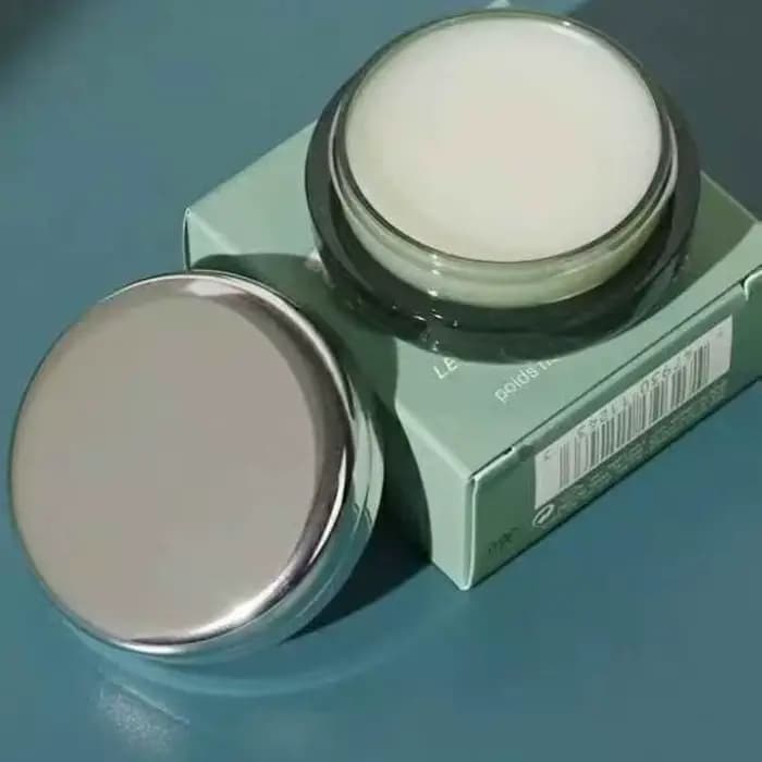 La Lotion Traitante 150ml, l'émulsion infusante 125ml, l'outil de maquillage