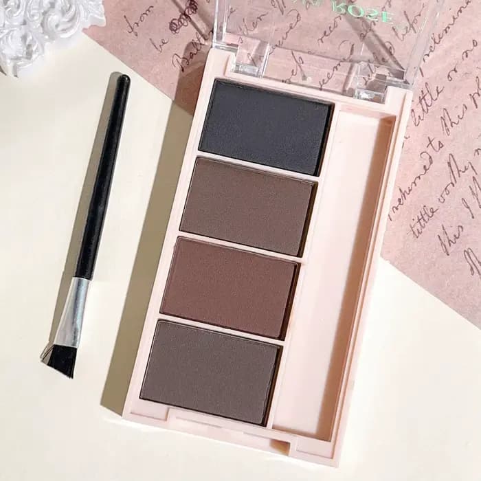 Un ensemble de plateaux de poudre à sourcils de 4 couleurs avec des pinceaux en tons gris et marron 