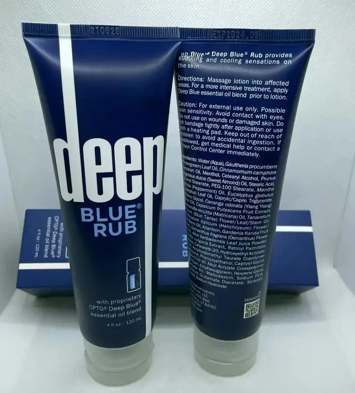 Nouveau baume apaisant pour le soin de la peau utilisant un mélange exclusif d'huiles essentielles p