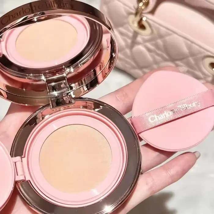 Charlotte Tilbury – Fond de teint liquide 4 couleurs et poudre micro-légère