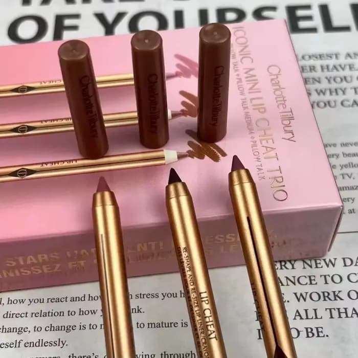 Le crayon à lèvres Charlotte Tilbury est lisse et offre une forte couvrance