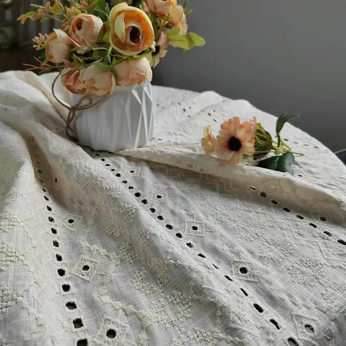 Tissu brodé en lin ajouré pour vêtements, rideau de robe, fabrication de matériel de couture en tissu fait à la main