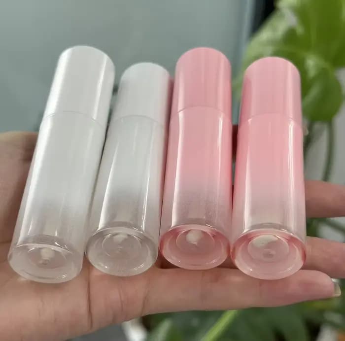 Tubes de brillant à lèvres à grand pinceau avec logo personnalisé