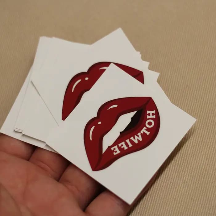 Tatouages temporaires pour lèvres Hotwife