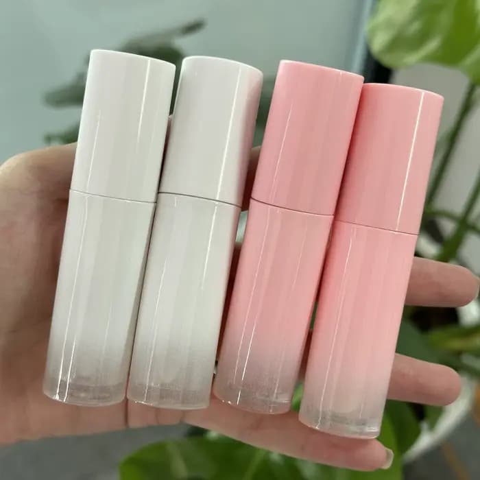 Tubes de brillant à lèvres à grand pinceau avec logo personnalisé
