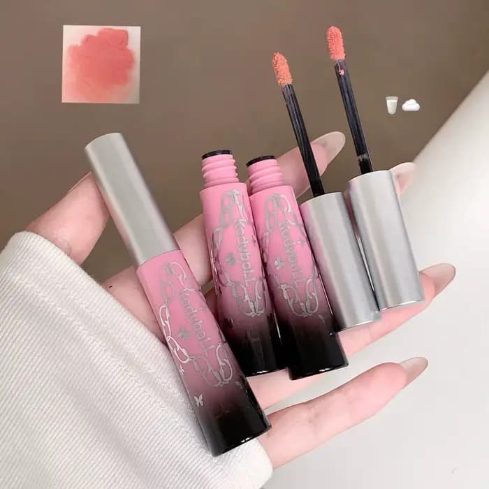 Gloss à lèvres gris-brun