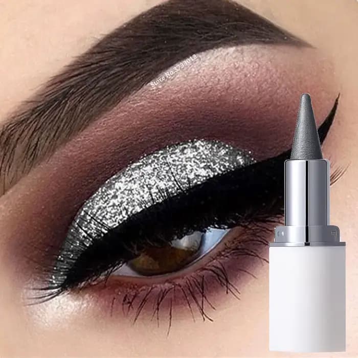 Eyeliner fumé argenté métallique