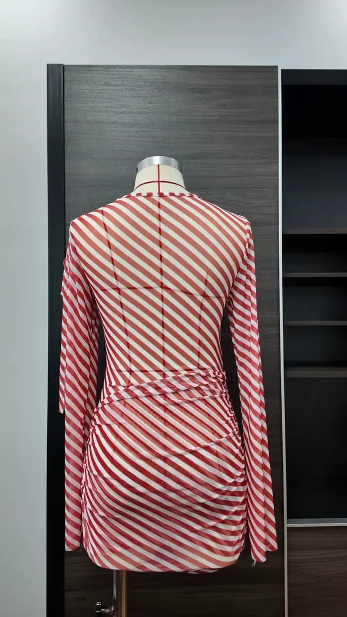 Nouvelle Robe de Plage Plissée Rayée Rouge et Blanche 2026, Robes à Manches Longues, Robe de Plage pour Vacances en Bord de Mer