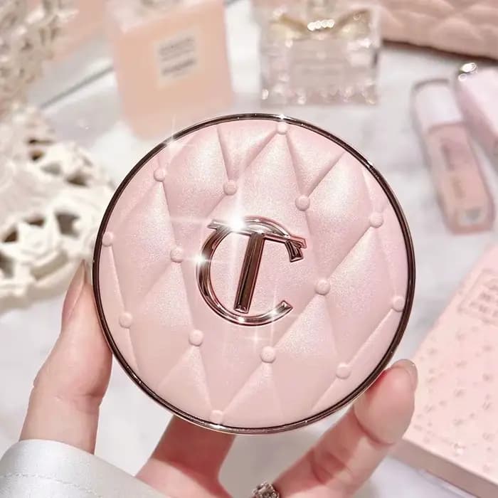 Charlotte Tilbury – Fond de teint liquide 4 couleurs et poudre micro-légère