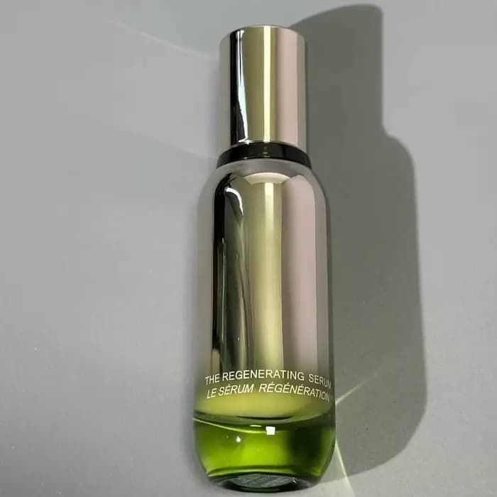 La Lotion Traitante 150ml, l'émulsion infusante 125ml, l'outil de maquillage