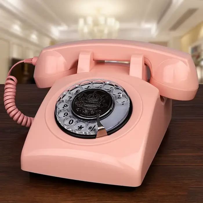 Téléphone filaire rouge, téléphones de bureau à cadran rotatif classique, téléphone vintage antique du téléphone de la vieille mode des années 1930