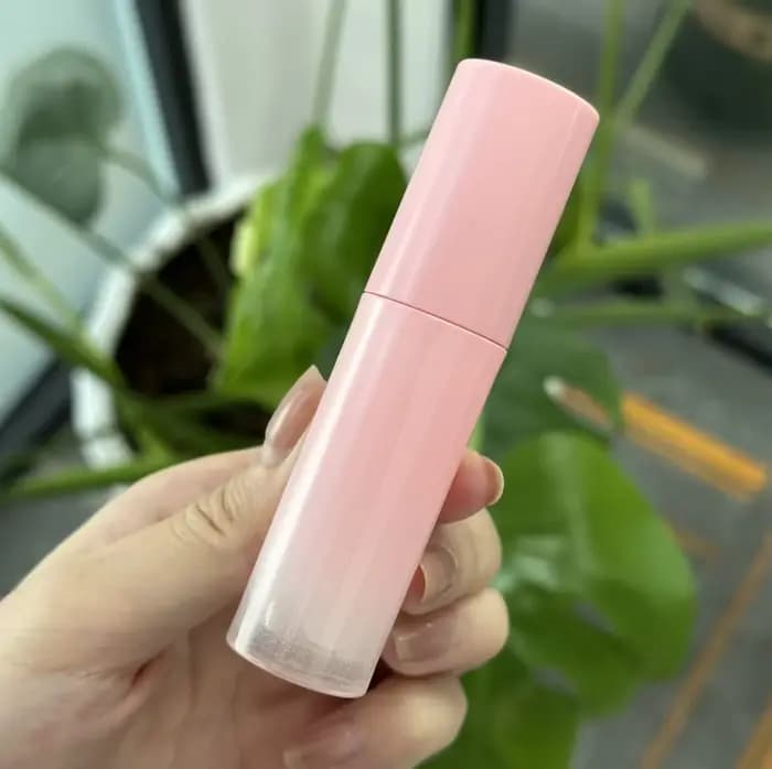Tubes de brillant à lèvres à grand pinceau avec logo personnalisé