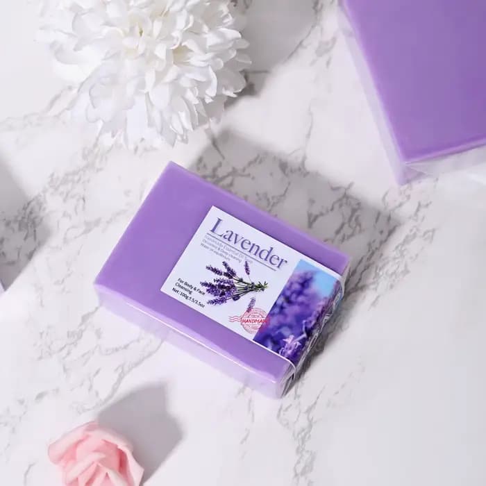 Savon aux huiles essentielles de lavande biologique naturel