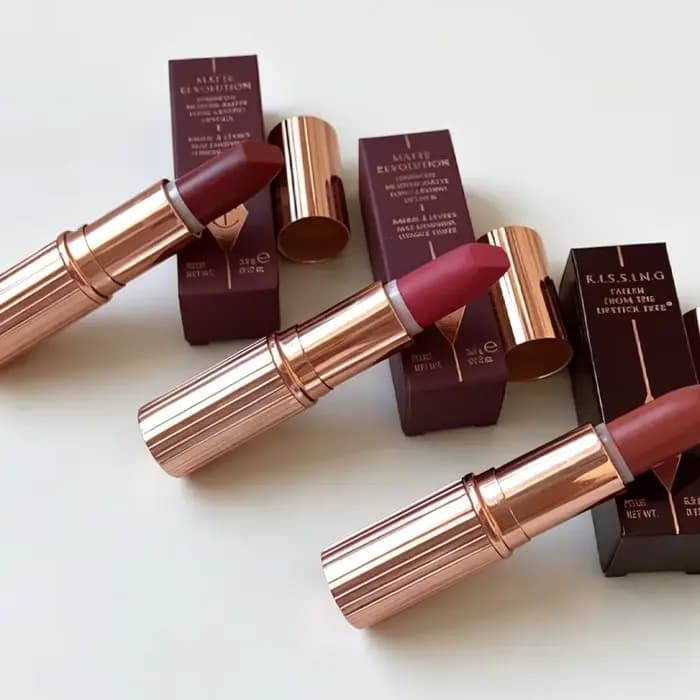 Charlotte Tilbury Maquillage Rouge à Lèvres Walk of No Shame Rose Gracieux Pillow Talk Gloss Hydratant Repulpant Fraise Vanille
