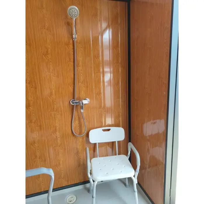 Unité de salle de bain préfabriquée extérieure avec un cabine de douche extérieure pratique