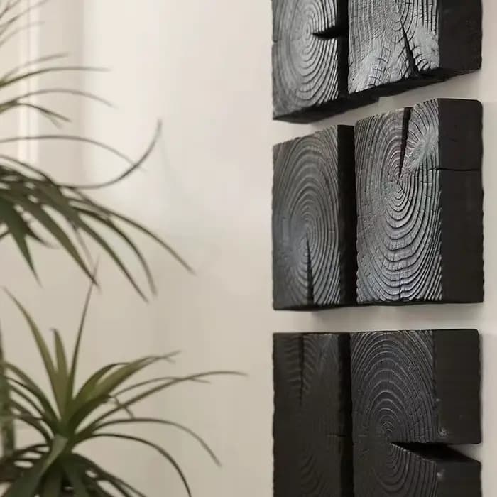Panneau mural décoratif en bois carbonisé anti-corrosion, imitation bois brisé, ornement suspendu en forme de bûche de charbon de bois noir.
