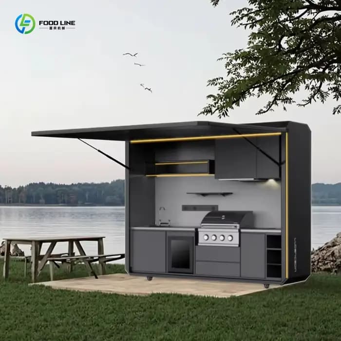 Cuisine extérieure électrique élégante et personnalisée avec évier et réfrigérateur intégrés, installation rapide pour les réceptions dans la cour.
