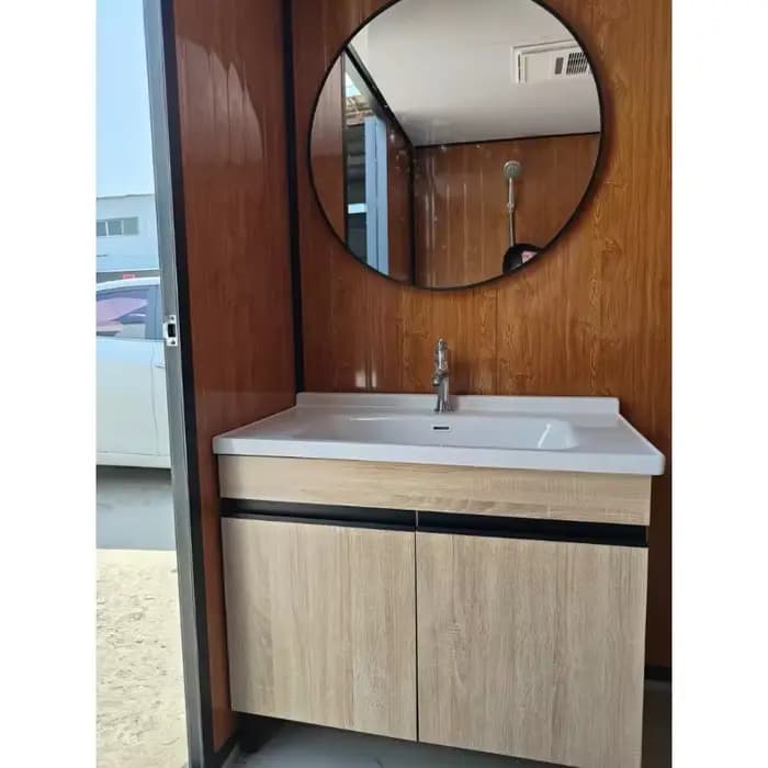 Unité de salle de bain préfabriquée extérieure avec un cabine de douche extérieure pratique