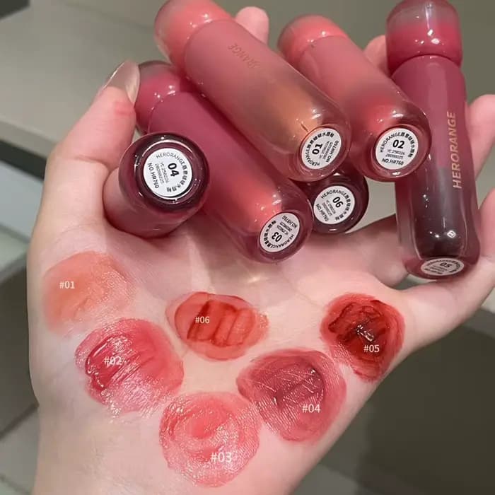 Gloss à lèvres rouge violet gelée