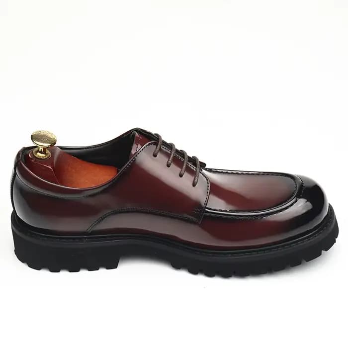 Chaussures en cuir pour hommes, nouveau style, artisanat perlé, surface brillante, première couche de cuir, faites à la main, vêtements de mariage haut de gamme, à la mode