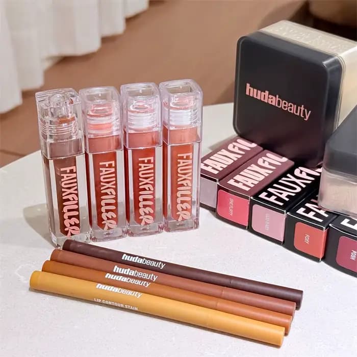 Faux Filler Gloss à lèvres brillant non collant