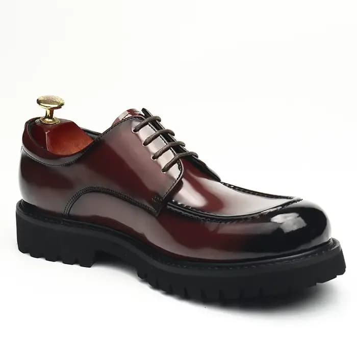 Chaussures en cuir pour hommes, nouveau style, artisanat perlé, surface brillante, première couche de cuir, faites à la main, vêtements de mariage haut de gamme, à la mode