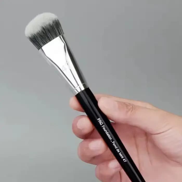 Pinceau de maquillage professionnel Sephora n°47 à angle biseauté pour fond de teint liquide