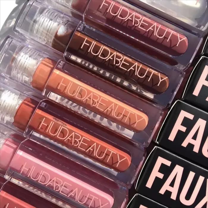Huda Beauty Faux Filler Gloss à lèvres brillant non collant