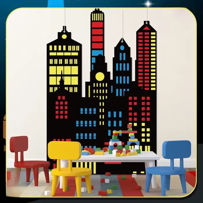 Grand fond de scène de ville avec héros de dessin animé et gratte-ciel, décor de fête, motif héros ajouré, pour fête d'anniversaire