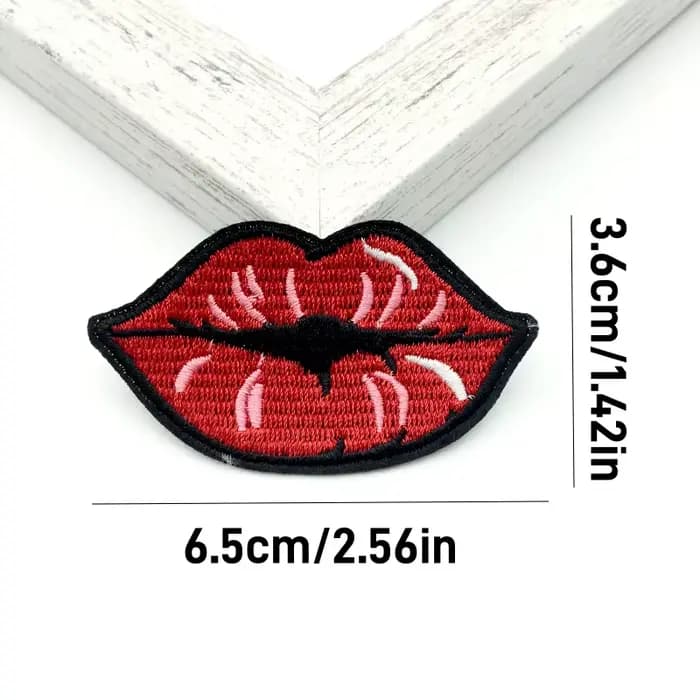 Patchs brodés à lèvres rouges Kiss
