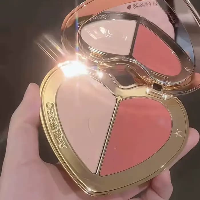 Charlotte Tilbury KISSING Lipstick, finition brillante hydratante, rose naturel, crème à lèvres, cad