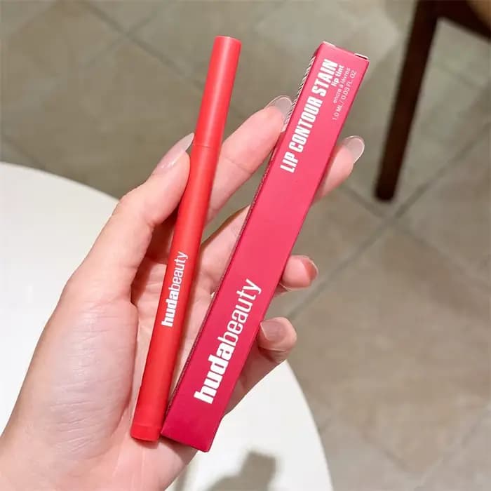 Rouge à Lèvres Hybride Teinté Longue Tenue Effet Mat Facile à Appliquer Marque Bueaty Fashion