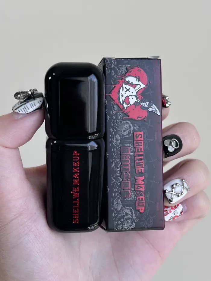 Shellwe Makeup x Freya86 Punk Bunny brillant à lèvres Moth Flame