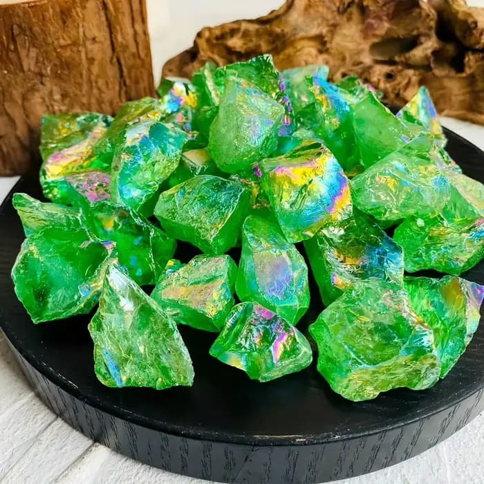 Pierre de quartz verte aux couleurs irisées, disponible en versions polies et non polies