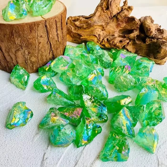 Pierre de quartz verte aux couleurs irisées, disponible en versions polies et non polies