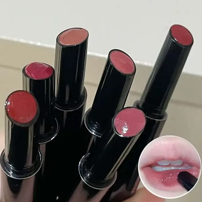 Le rouge à lèvres miroir a une texture lisse