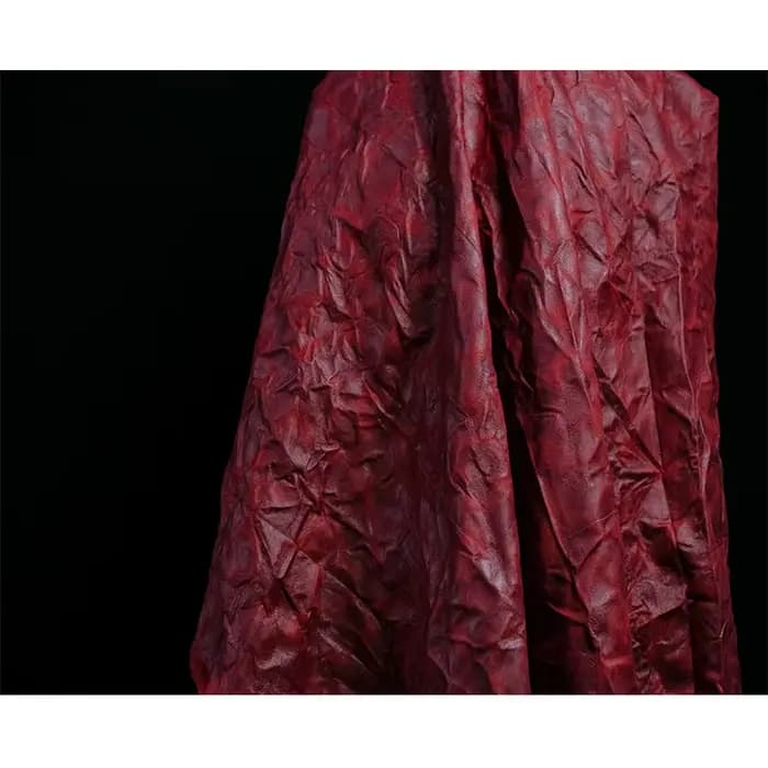 Cuir Spécial Rouge Profond Plissé et Plissé Torsadé et Pétrissé avec Dégradé Bergame Créatif Européen et Américain