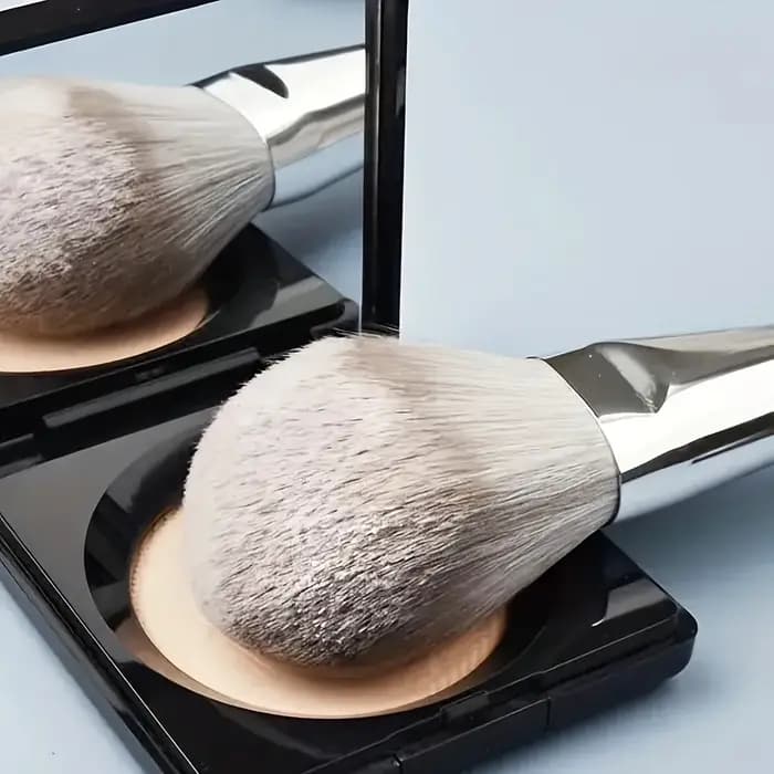 Ensemble de pinceaux de maquillage professionnels argentés de 14 pièces | Comprend 2 bouffées en v
