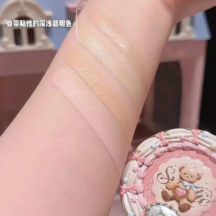 Fleur connaît le maquillage papillon nuage collier Collection en relief surbrillance et Contour Palette poudre