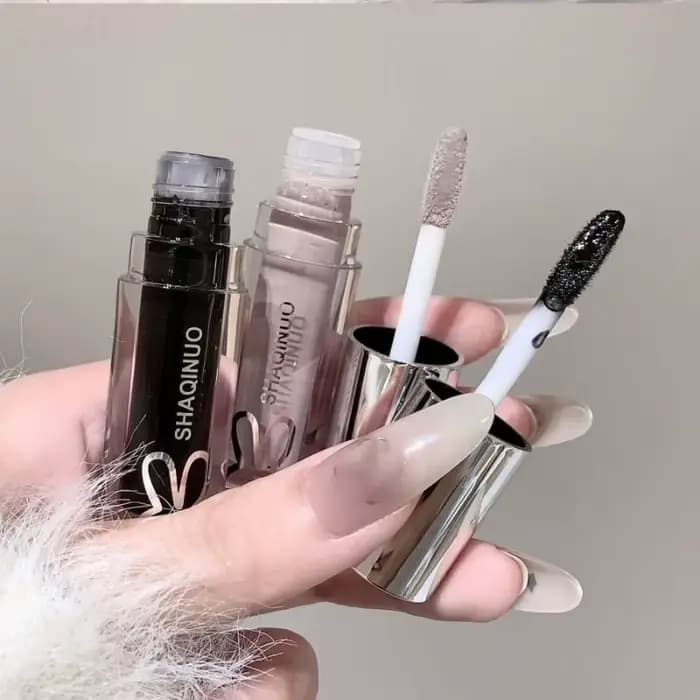 Gloss à lèvres miroir à l'eau marron
