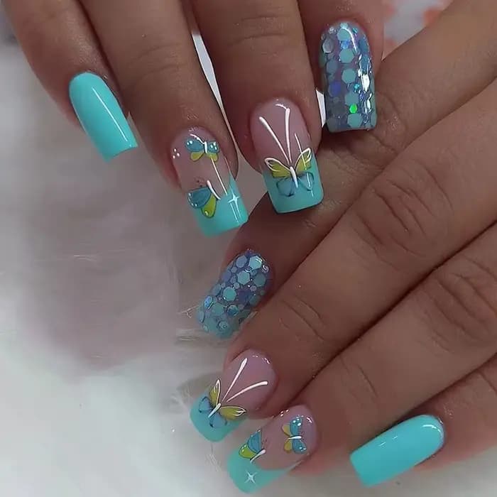 Faux ongles carrés courts