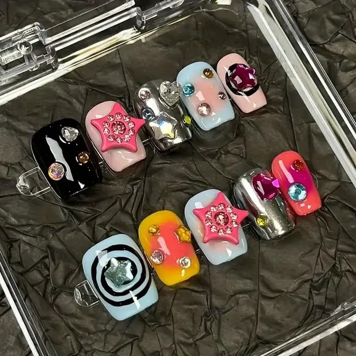 10 pièces haut de gamme pur manuel magique style court adapté à une variété de personnes faux ongles